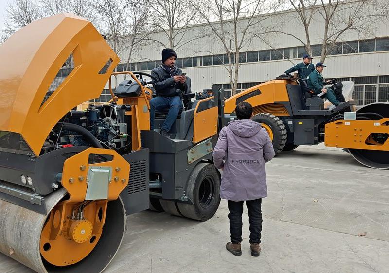 國(guó)外客戶(hù)來(lái)我廠參觀考察，并達(dá)成合作意向