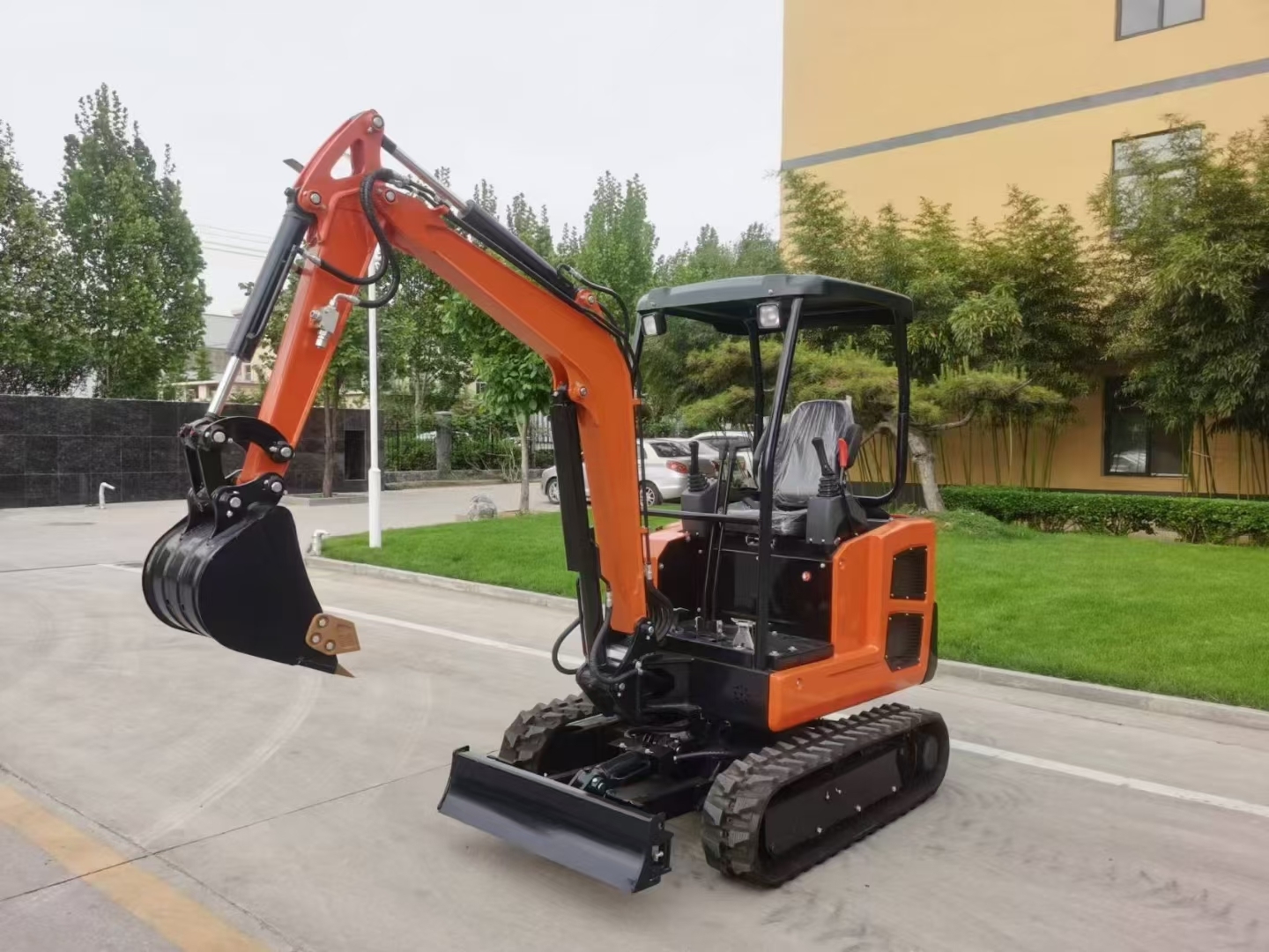 小型挖掘機BMPC18